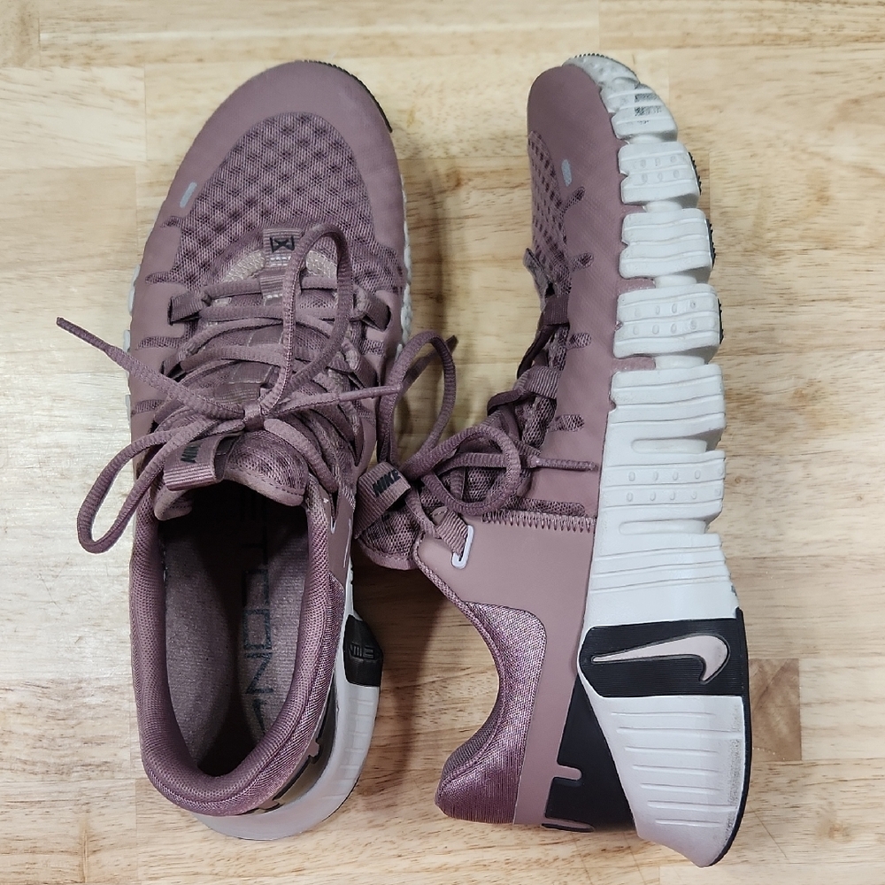 Nike Women's Athletic Shoes in Mauve and White